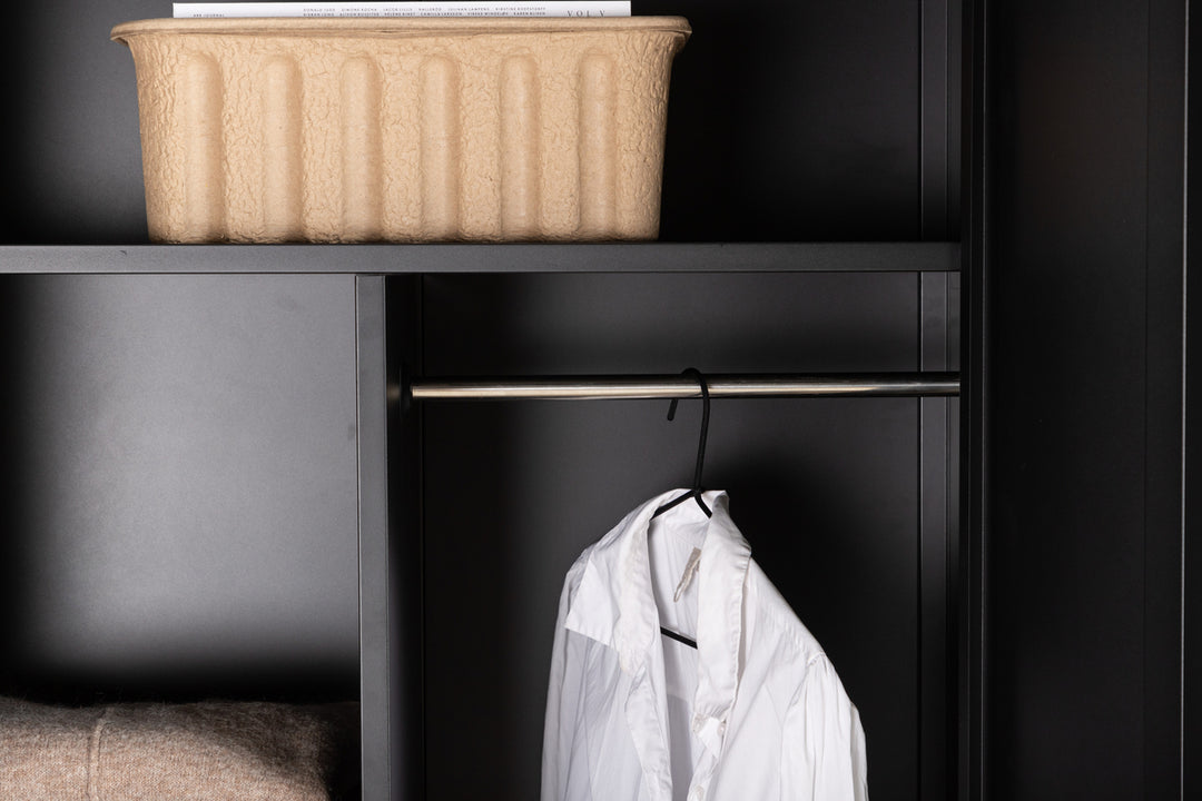 Piring Garderob Svart