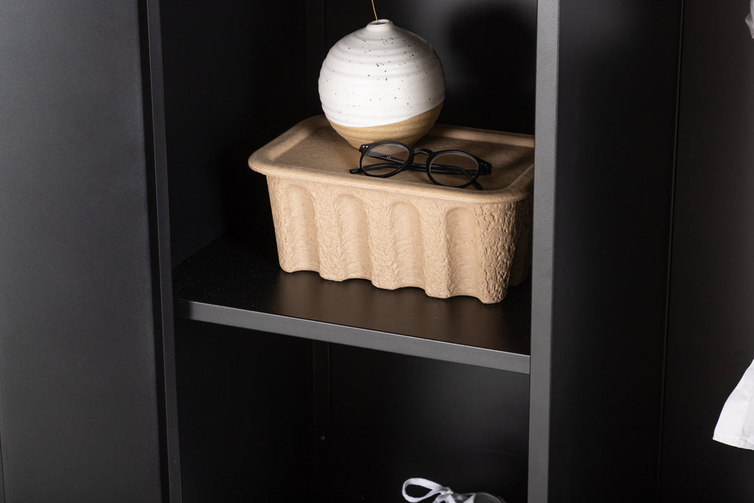 Piring Garderob Svart