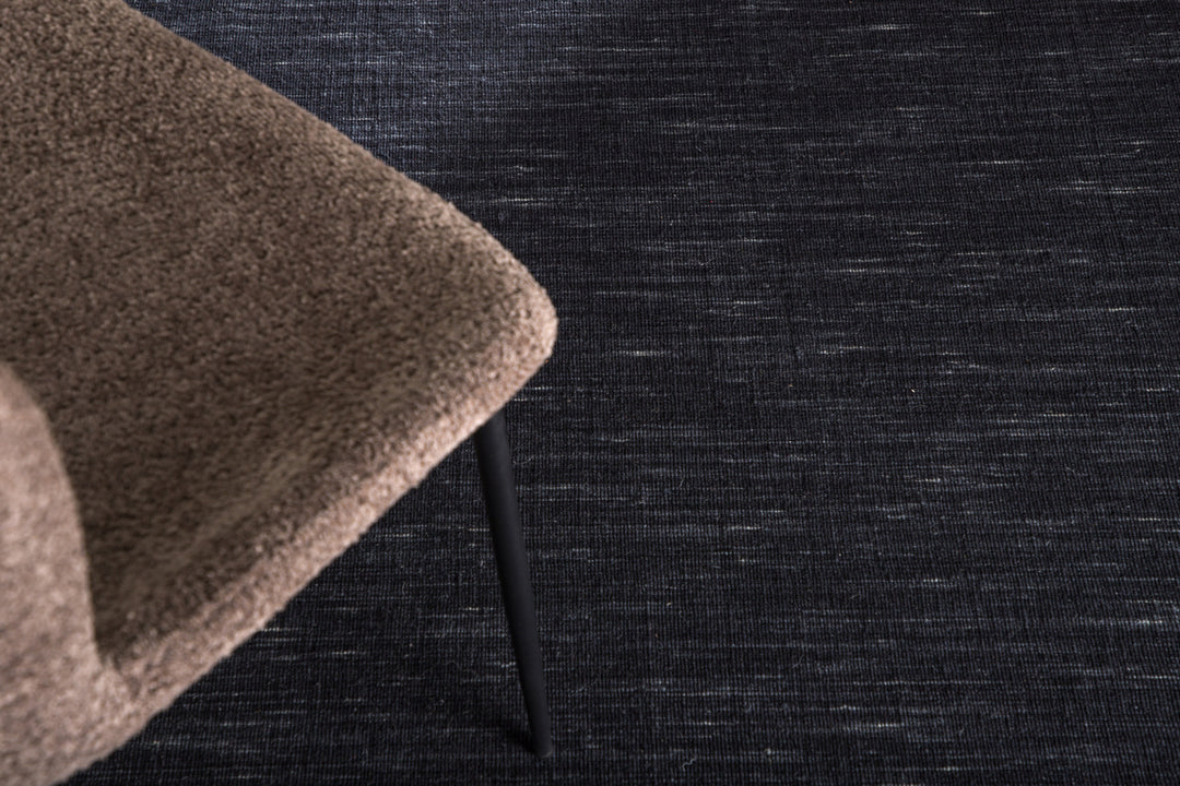 Elton Matta 300 x 200 Svart