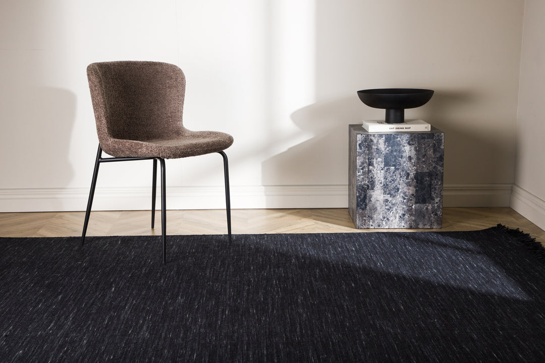 Elton Matta 350 x 250 Svart