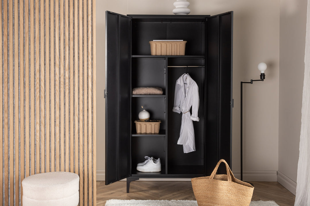 Piring Garderob Svart