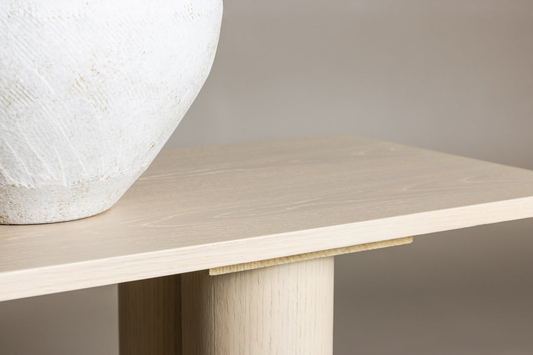 Olivia Bänk Vitputsad