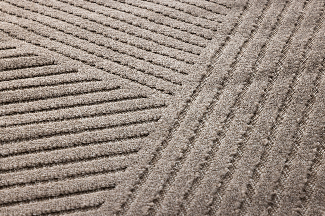 Aron Matta 340 x 240 Brun