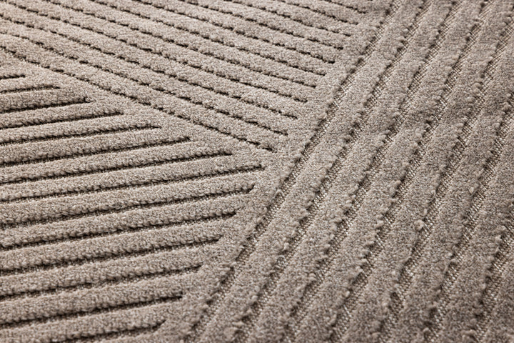 Aron Matta 340 x 240 Brun